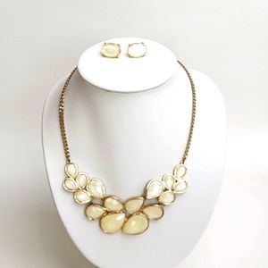 #70 Gold Jewel Statement‎ Necklace & Earrings